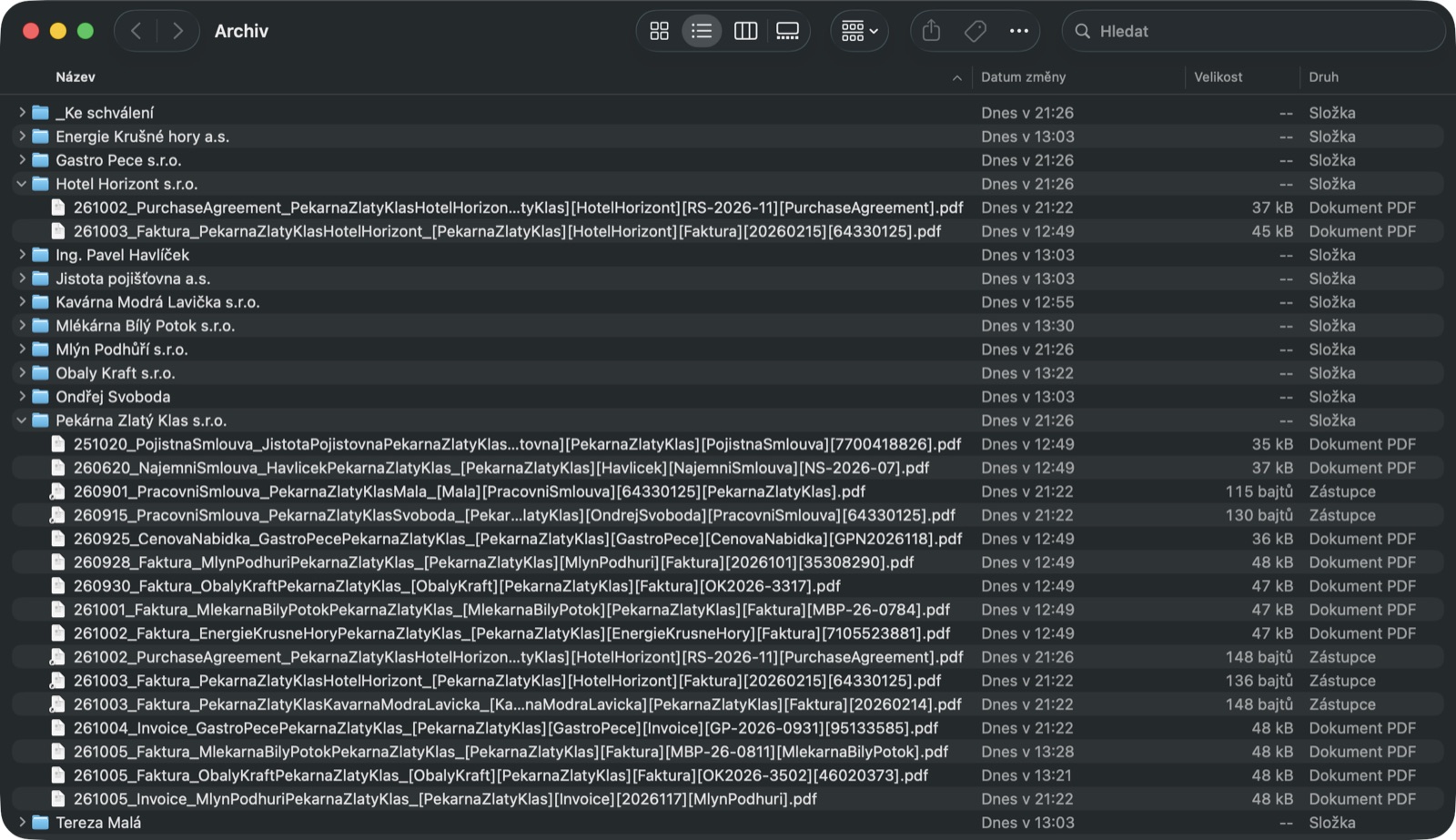 The archive on your disk: a folder per company, consistent names, shortcuts for the other parties